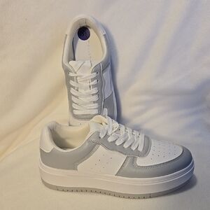 Madden Girl White With Gray Natalie Lace Up 1.5" Platform Sneakers Size 8.5
